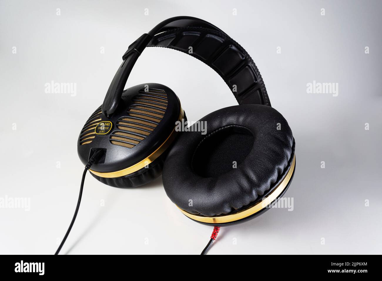 Sennheiser hi-res stock photography and images - Alamy