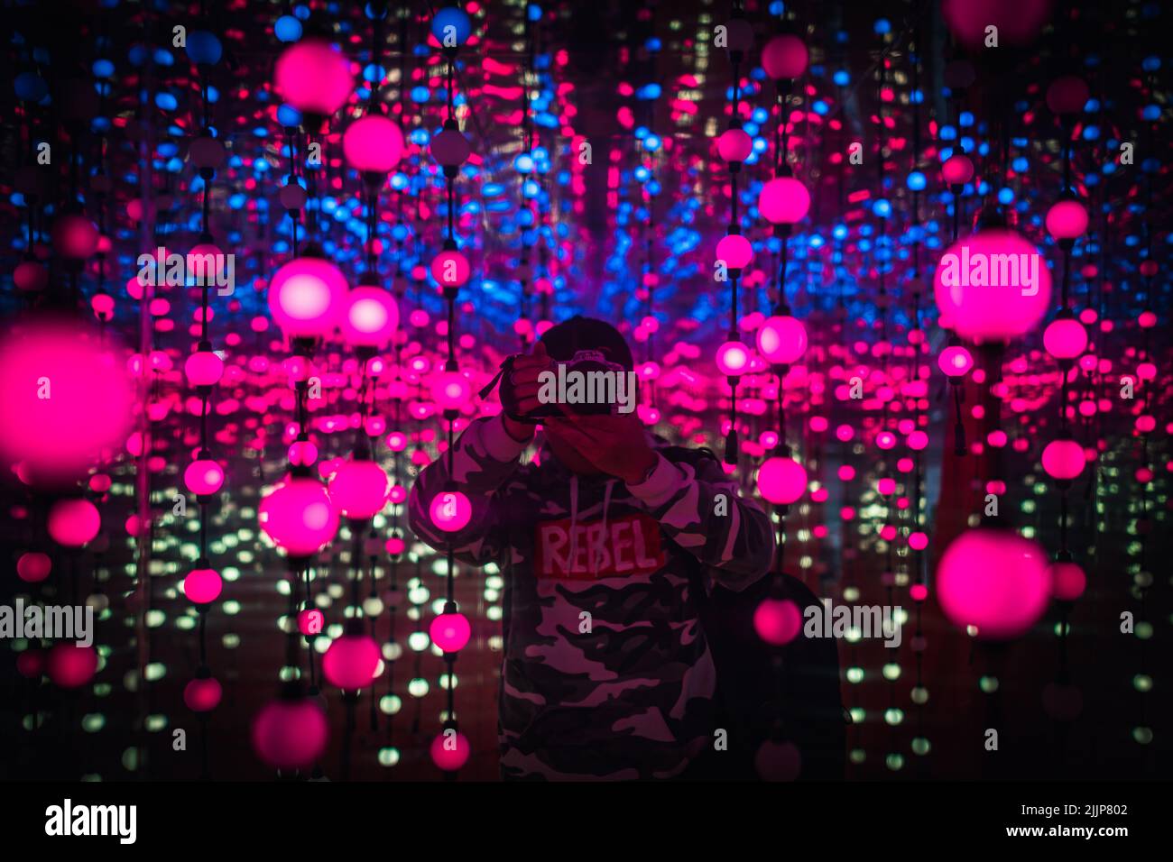 Picture of the photographer in a light box with mirrors in boxhill