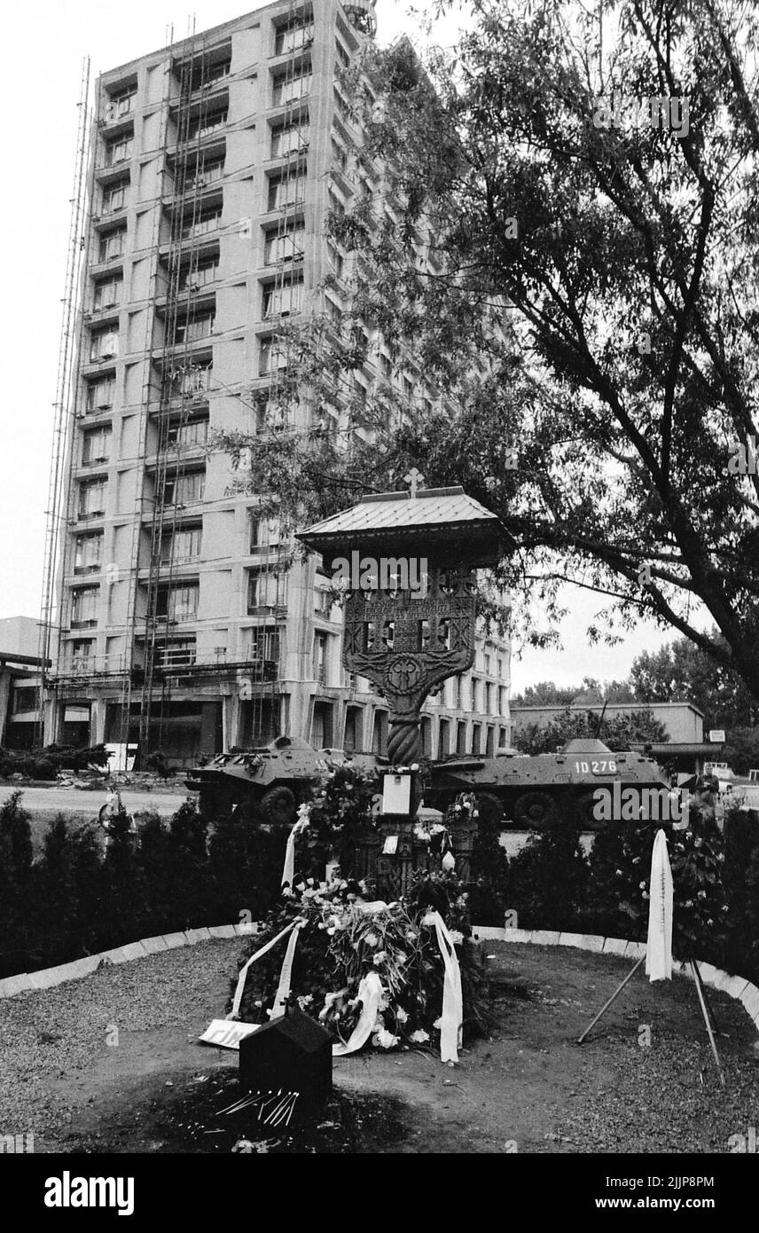 Bucharest, Romania, January 1990.  Flowers laid at a cross on the grounds of the Romanian Public Television station, in memory of the victims of the Romanian anticommunist revolution of December 1989. Stock Photo