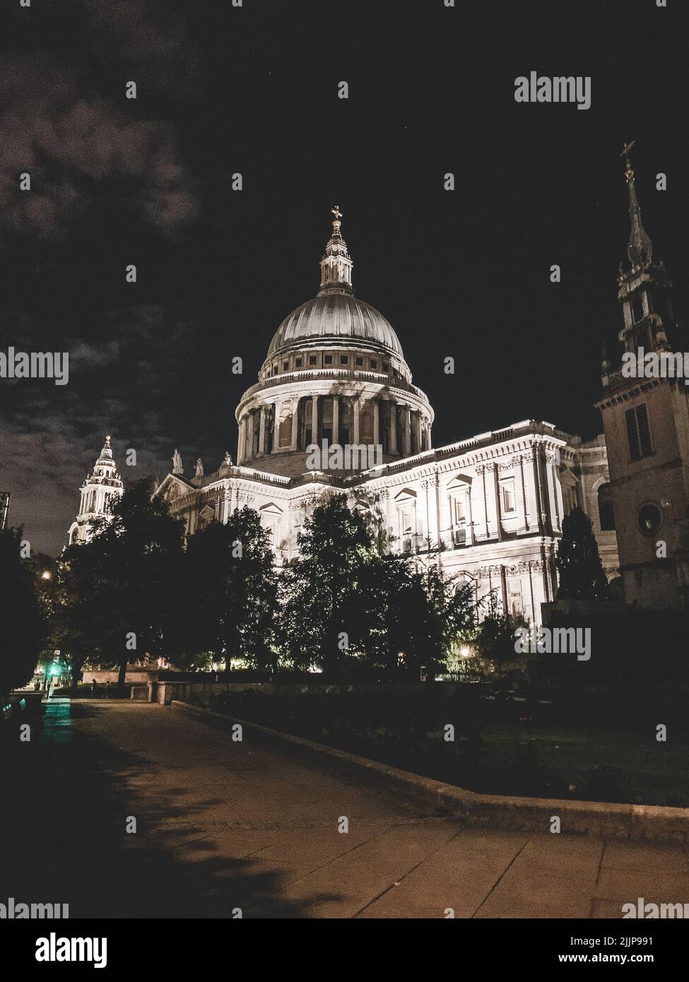 A vertical shot of a St. Paul's Cathedral, England, UK Stock Photo