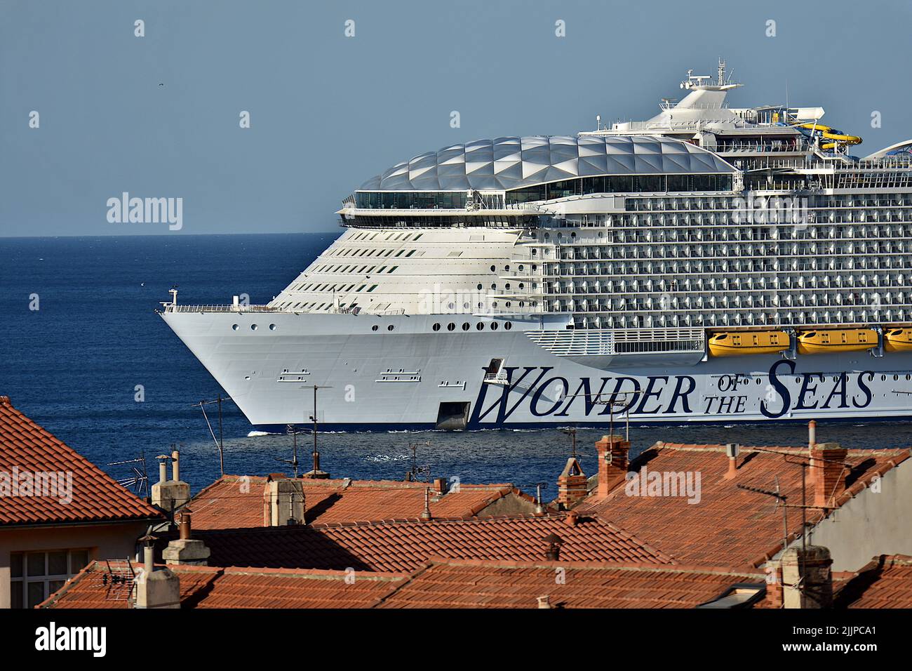 The liner Wonder of the Seas cruise ship arrives at the French ...