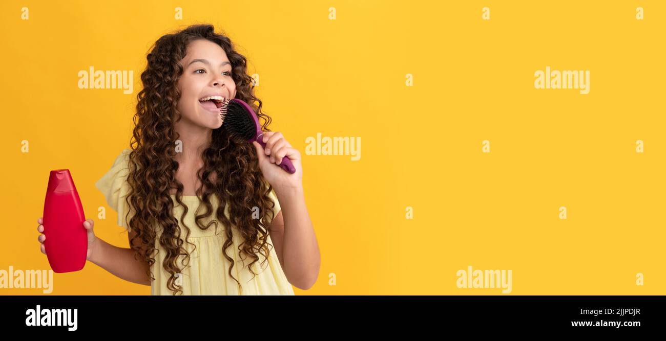 Shampoo in hair teen hi-res stock photography and images - Alamy