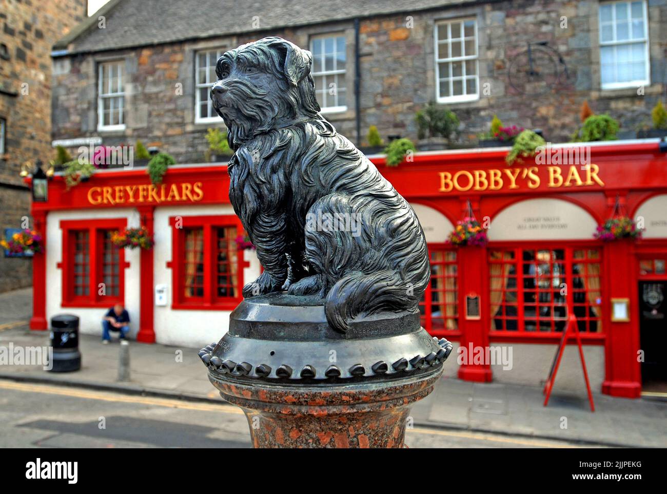 greyfriars-bobby-s-statue-edinburgh-scotland-july-2006-pic-mike