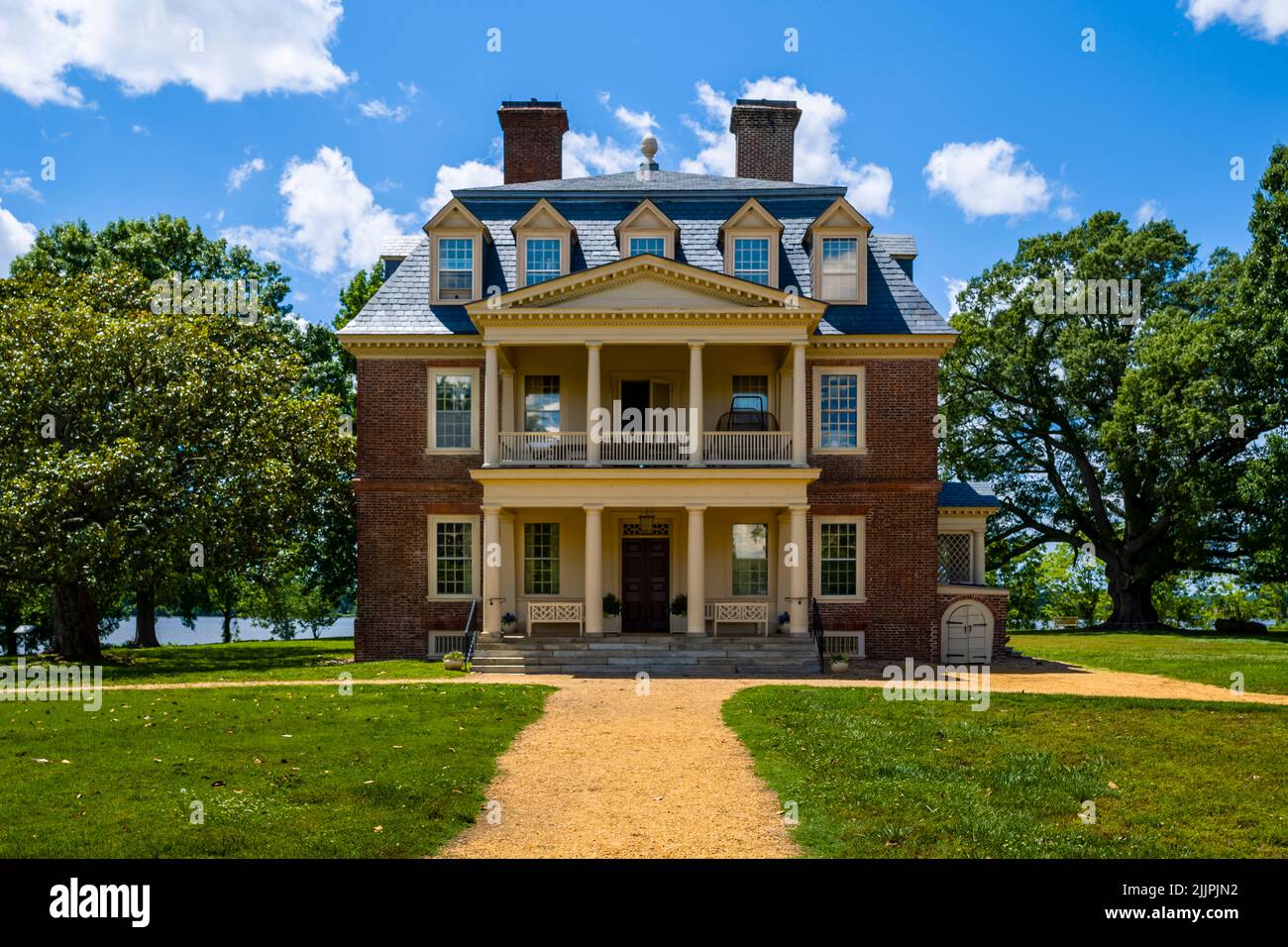 MAIN HOUSE (1723-1738) SHIRLEY PLANTATION (1613) HOPEWELL VIRGINIA USA Stock Photo