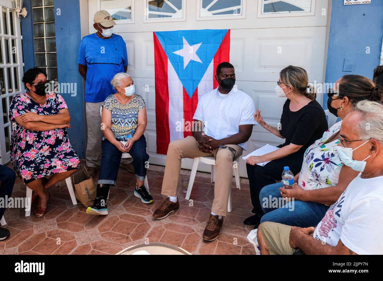 Community roundtable hi-res stock photography and images - Alamy