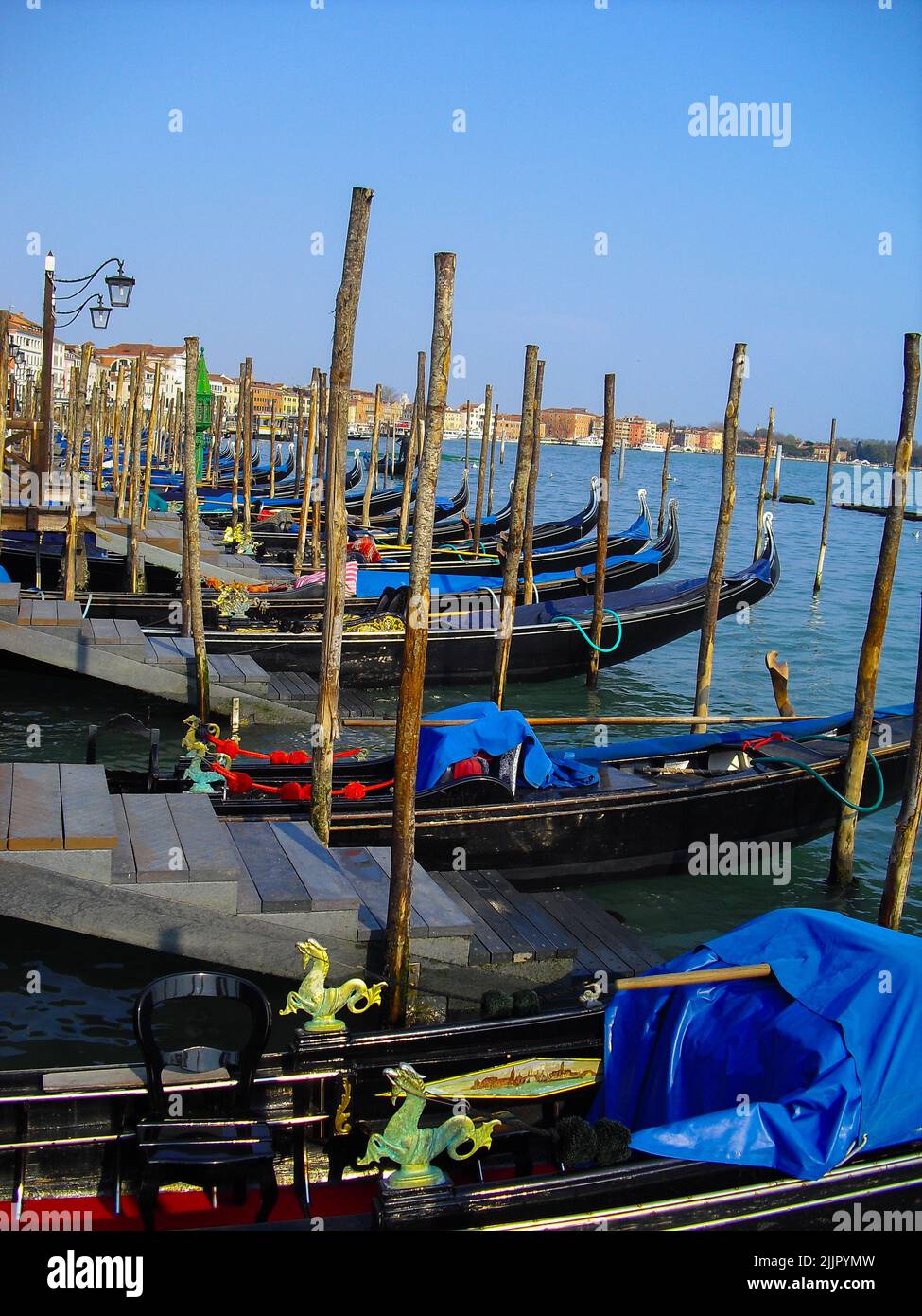 Gondolas architecture in venice hi-res stock photography and images - Alamy