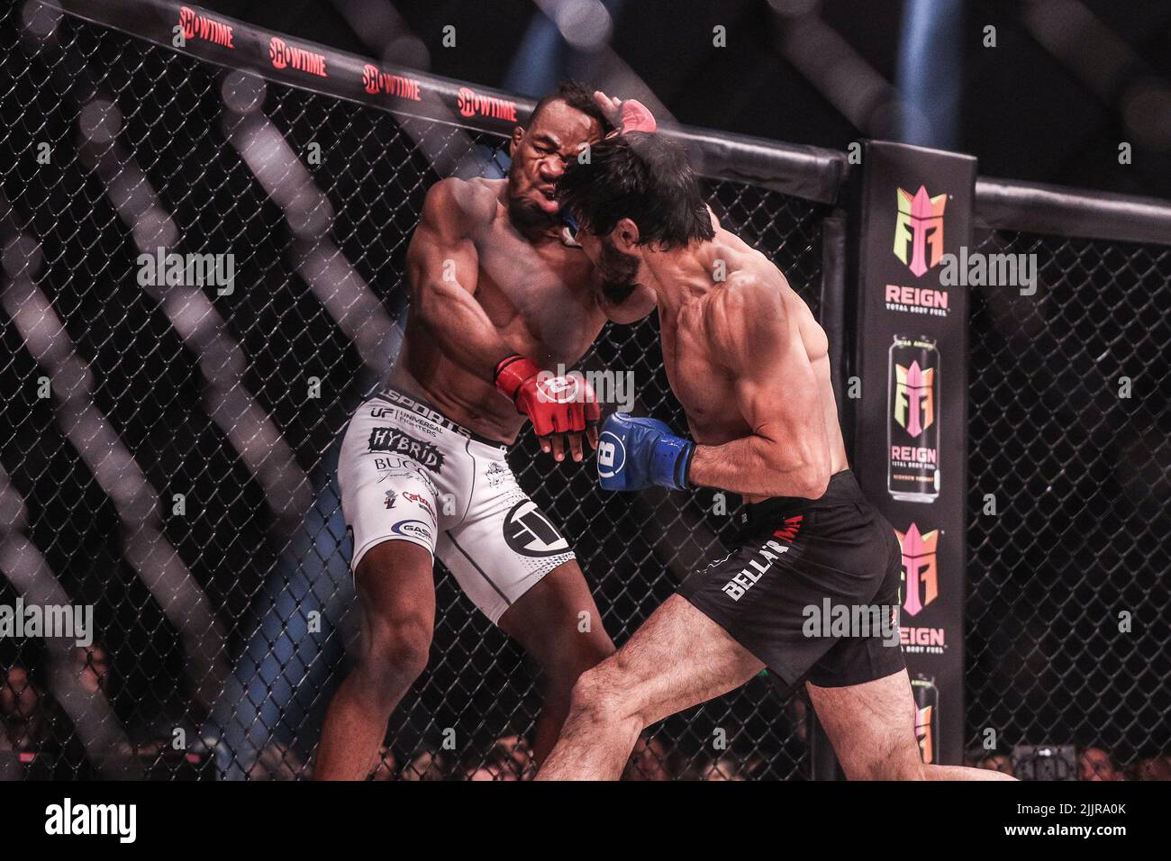 Tofiq Musayev lands a big overhand right to knock out Sidney Outlaw at Bellator 283. Tofiq Musayev wins by way of Knock Out in the first round from th Stock Photo