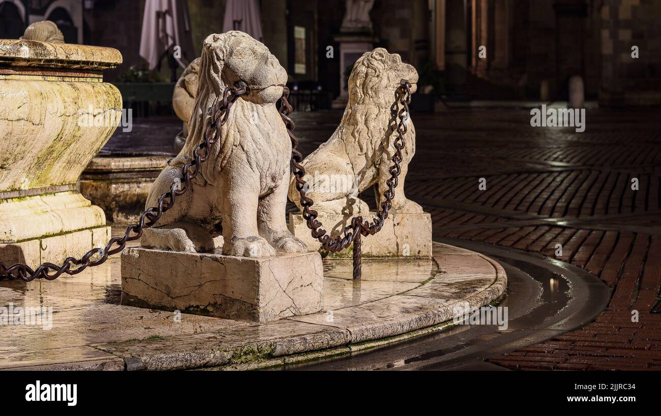 Fountain italy lions hi-res stock photography and images - Alamy