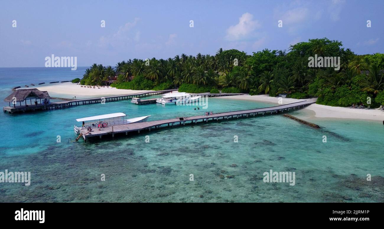 Tropical coast turquoise sea villas hi-res stock photography and images ...
