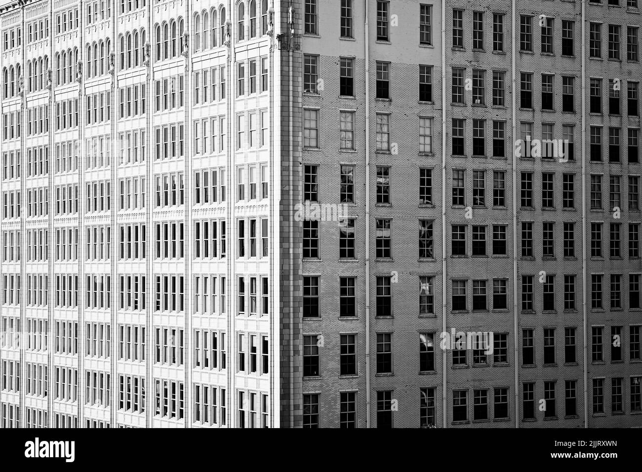 A grayscale shot of a massive building in St. Louis, Missouri, USA Stock Photo