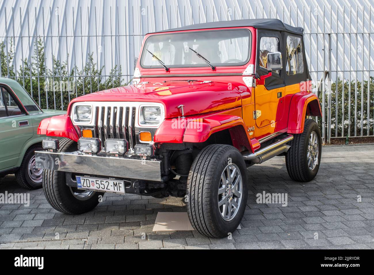 Antique jeep wrangler hi-res stock photography and images - Alamy