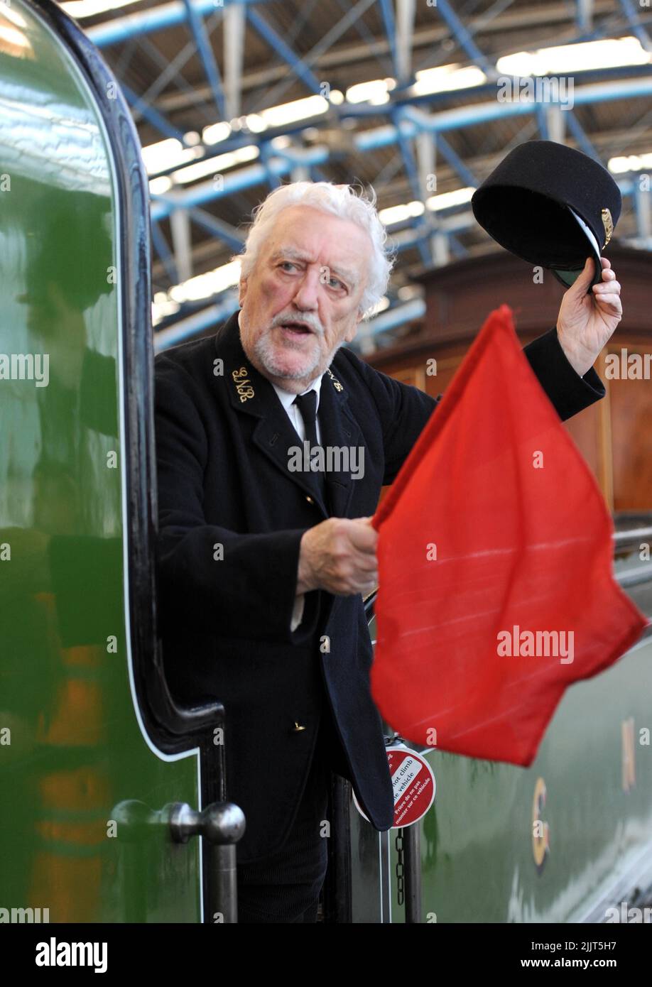 File photo dated B03/06/10 of Bernard Cribbins arriving at Waterloo Station, London onboard the 66 tonne Stirling Single, the train used in the original Railway Children film.Veteran actor Bernard Cribbins, who narrated The Wombles and starred in the film adaptation of The Railway Children, has died aged 93, his agent said. Issue date: Thursday July 28, 2022. Stock Photo