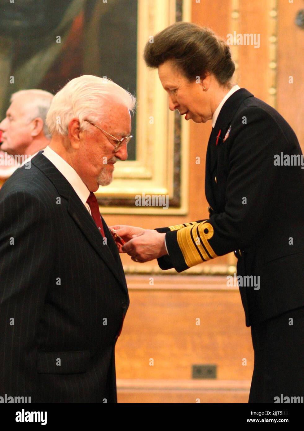 File photo dated 03/11/11 of Bernard Cribbins a he was made an Officer of the British Empire (OBE) during an Investiture ceremony from the Princess Royal at Windsor Castle. Veteran actor Bernard Cribbins, who narrated The Wombles and starred in the film adaptation of The Railway Children, has died aged 93, his agent said. Issue date: Thursday July 28, 2022. Stock Photo
