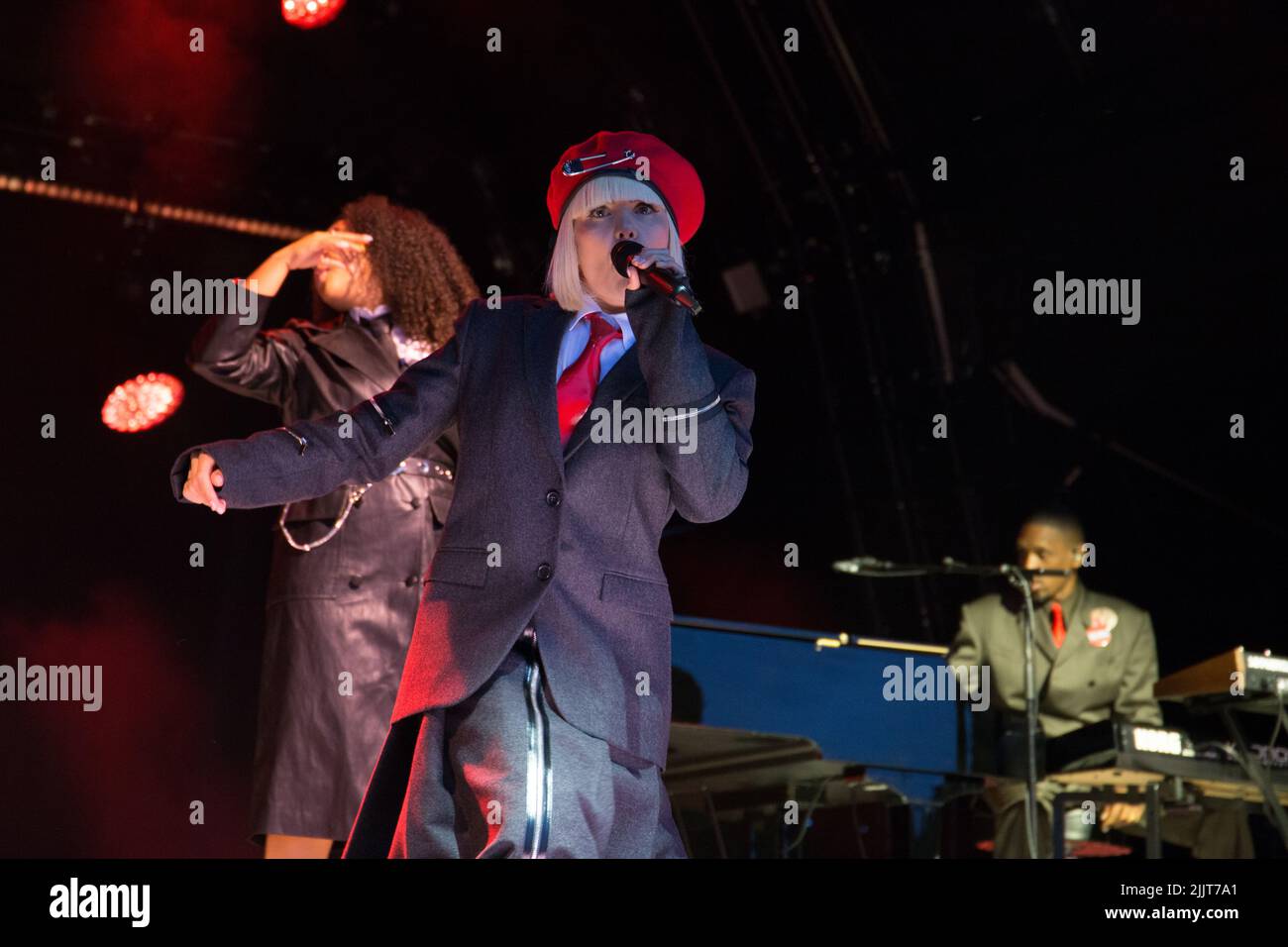 Paloma Faith Live At Haydock Race Park Uk 1st July 2022 Stock Photo paloma-faith-live-at-haydock-race-park-uk-1st-july-2022-stock-photo