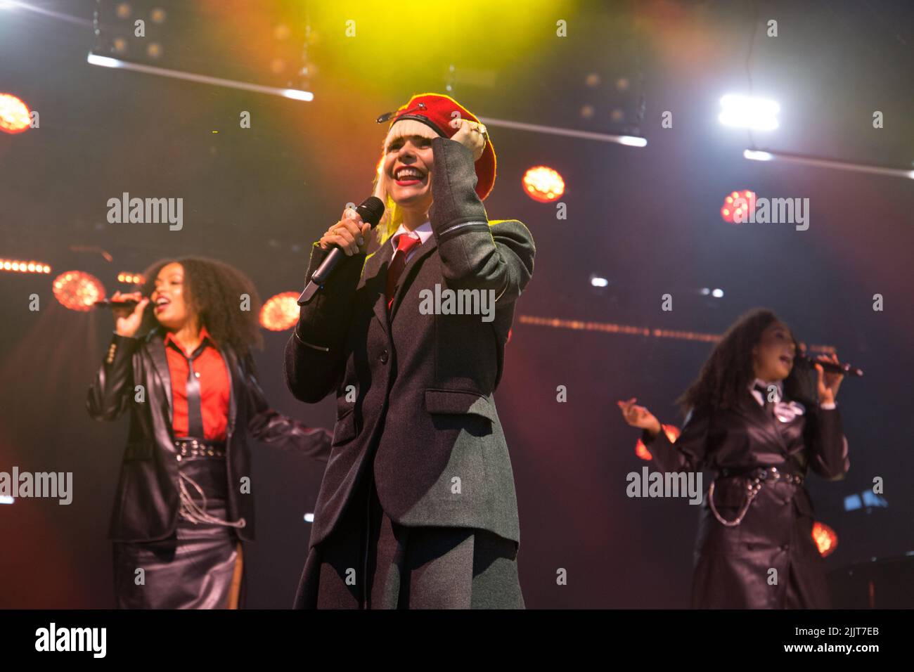 Paloma Faith Live At Haydock Race Park Uk 1st July 2022 Stock Photo paloma-faith-live-at-haydock-race-park-uk-1st-july-2022-stock-photo