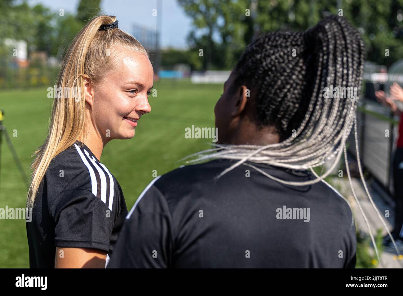 Rotterdam - (l-r) Amber Verspaget of Feyenoord Vrouwen 1, Danique Ypema of Feyenoord Vrouwen 1 during the training session  at Nieuw Varkenoord on 23 Stock Photo