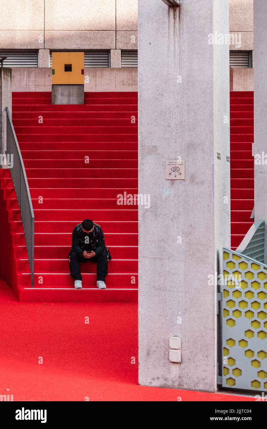Red stairs hi-res stock photography and images - Alamy