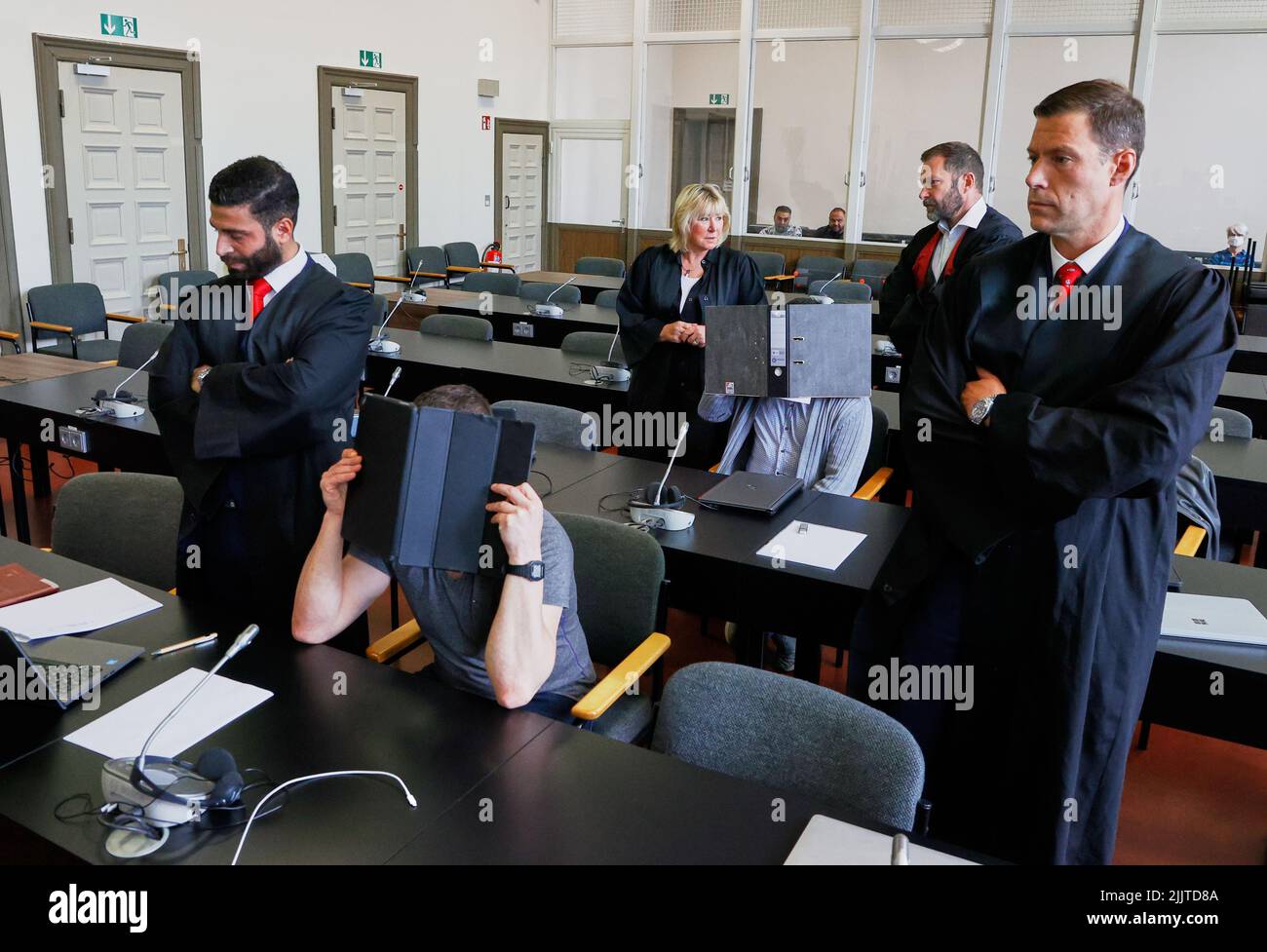 Hamburg, Germany. 28th July, 2022. The two defendants sit surrounded by their defense attorneys, lawyers Aslan Taheri (l-r), Astrid Denecke, Daniel Scheibner and Christian Lödden, in the courtroom before the trial begins. The two defendants, together with accomplices, are alleged to have smuggled cocaine in large quantities from South America via the port of Hamburg in 2019 and 2020 and to have taken it out of the port with truck drivers involved. Credit: Georg Wendt/dpa/Alamy Live News Stock Photo