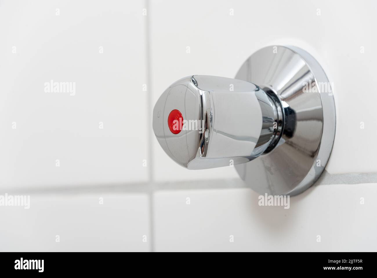 Abserrventil für Warmwasser in einer Wohnung Stock Photo