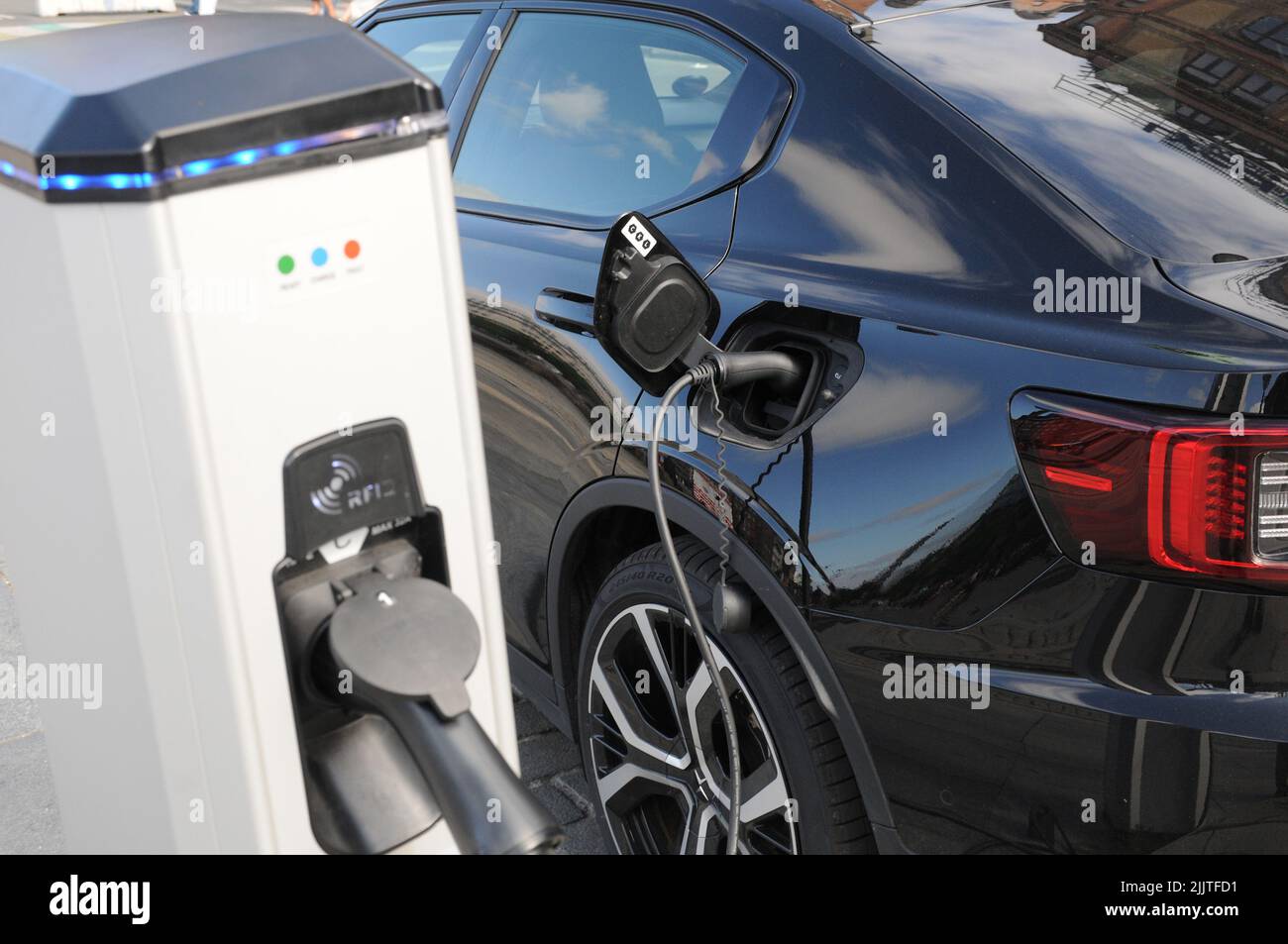Copenhagen /Denmark/28 July 2022/Many electric autos at recharge point