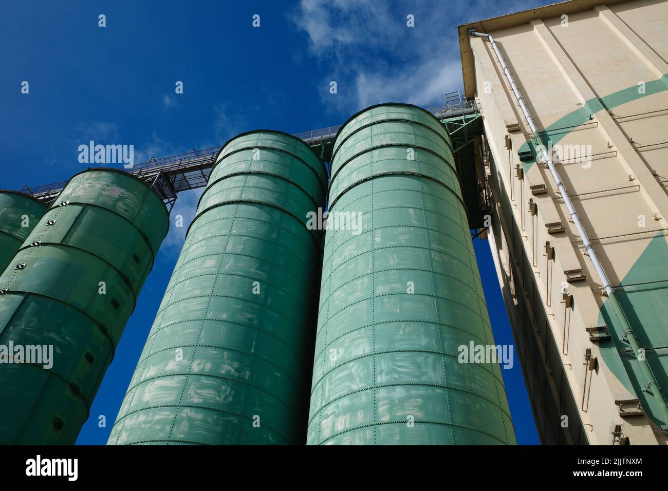 Flour silos hi-res stock photography and images - Alamy