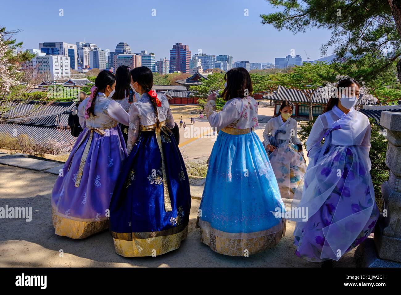 South Korea, Seoul, Jongnogu district, Changdeokgung Palace or Palace