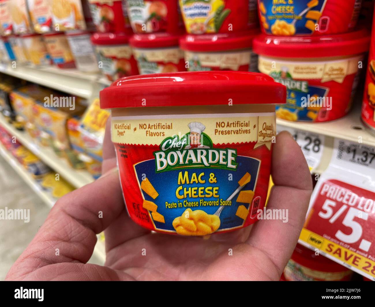 Grovetown, Ga USA 03 20 22 Retail store Chef Boyardee mac n cheese