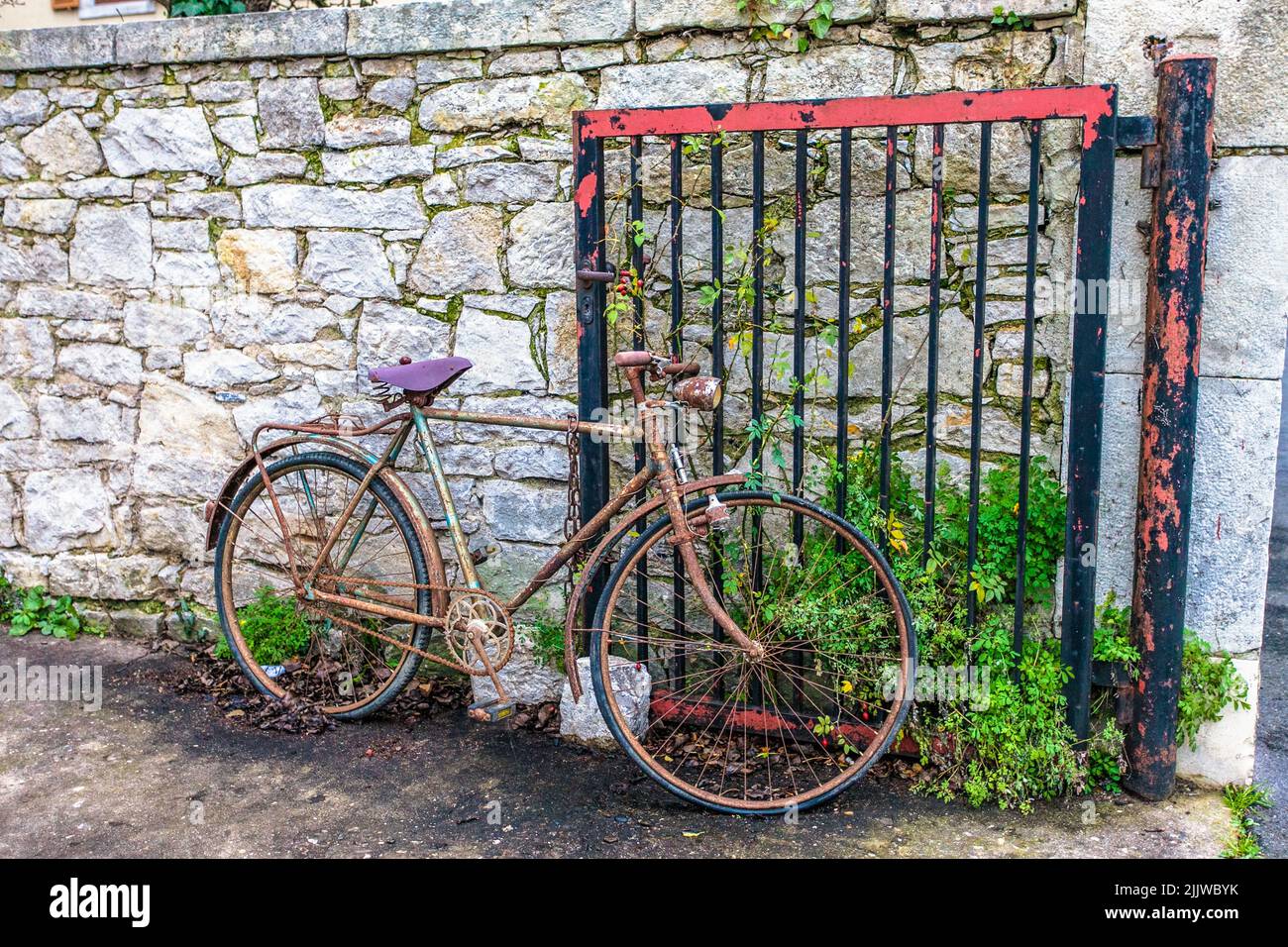old rusty bicycle