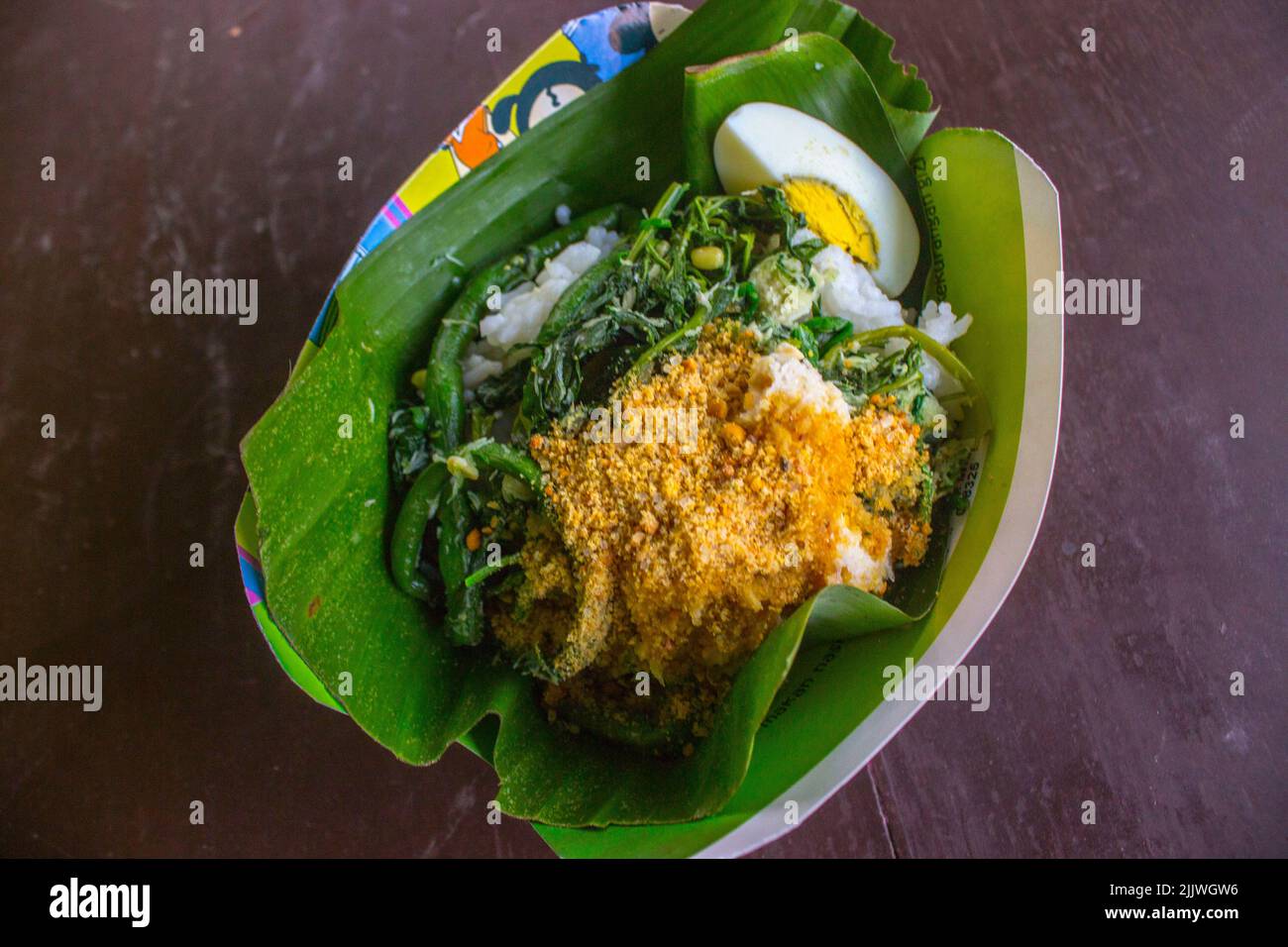 Gudangan, nasi tumpang , traditional salad food from Indonesia. Made of boiled vegetables such as, cabbage, spinach, bean sprout, long bean with peanu Stock Photo