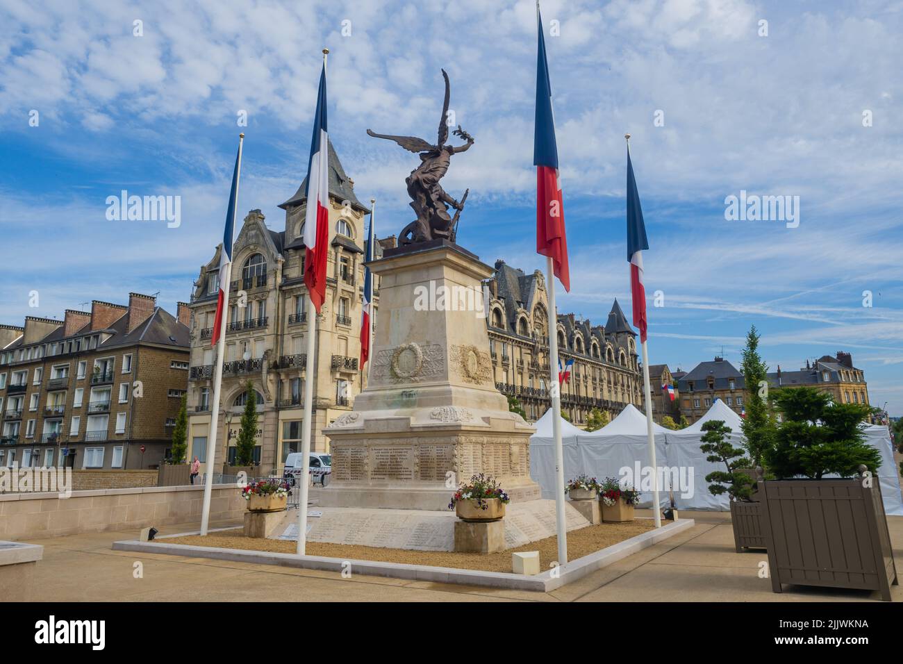 14.07.2 22 Charleville-Mézières, Ardennest, Gran d Est, France. Charleville-Mézières war memorial near to the town hall Stock Photo