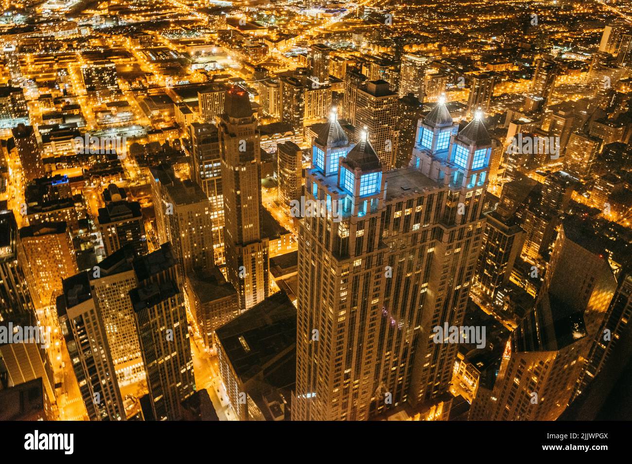 Chicago city night skyscraper hi-res stock photography and images - Alamy