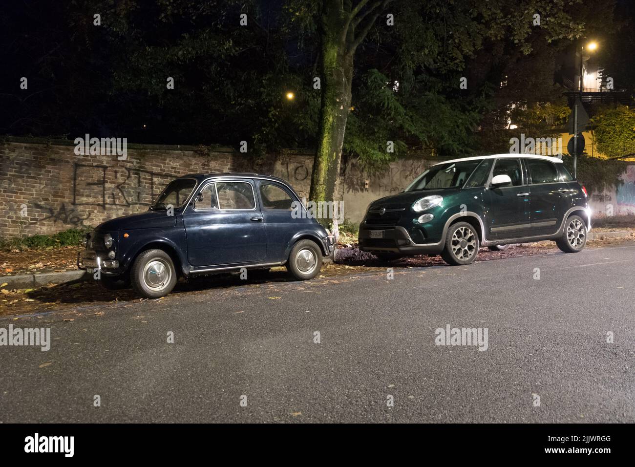 Dark parked car hi-res stock photography and images - Alamy