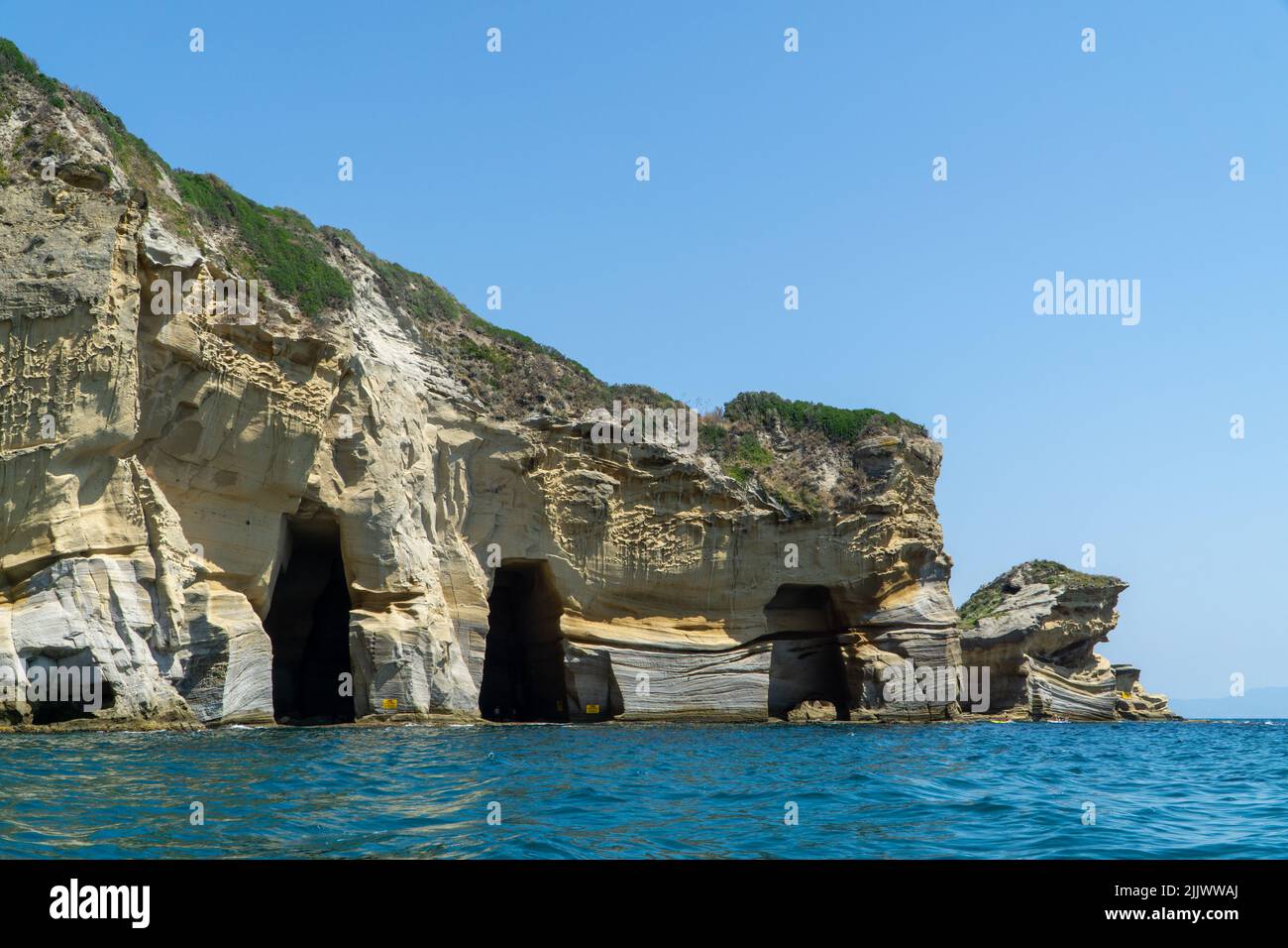 kayak napoli tour - grotte e spiaggia di trentaremi Stock Photo - Alamy