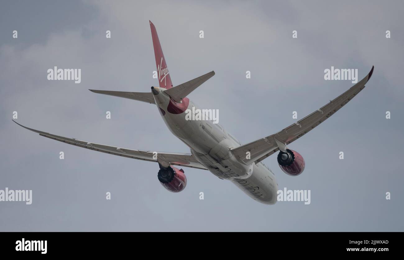 Heathrow Airport, London, UK. 28 July 2022. Virgin Atlantic Boeing 787 Dreamliner G-VZIG taking off from Southern runway at Heathrow on London to Delhi route Stock Photo