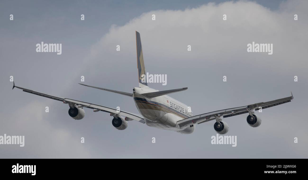 Heathrow Airport, London, UK. 28 July 2022. Singapore Airlines Airbus A380 9V-SKU taking off from Southern runway at Heathrow on London to Singapore route Stock Photo