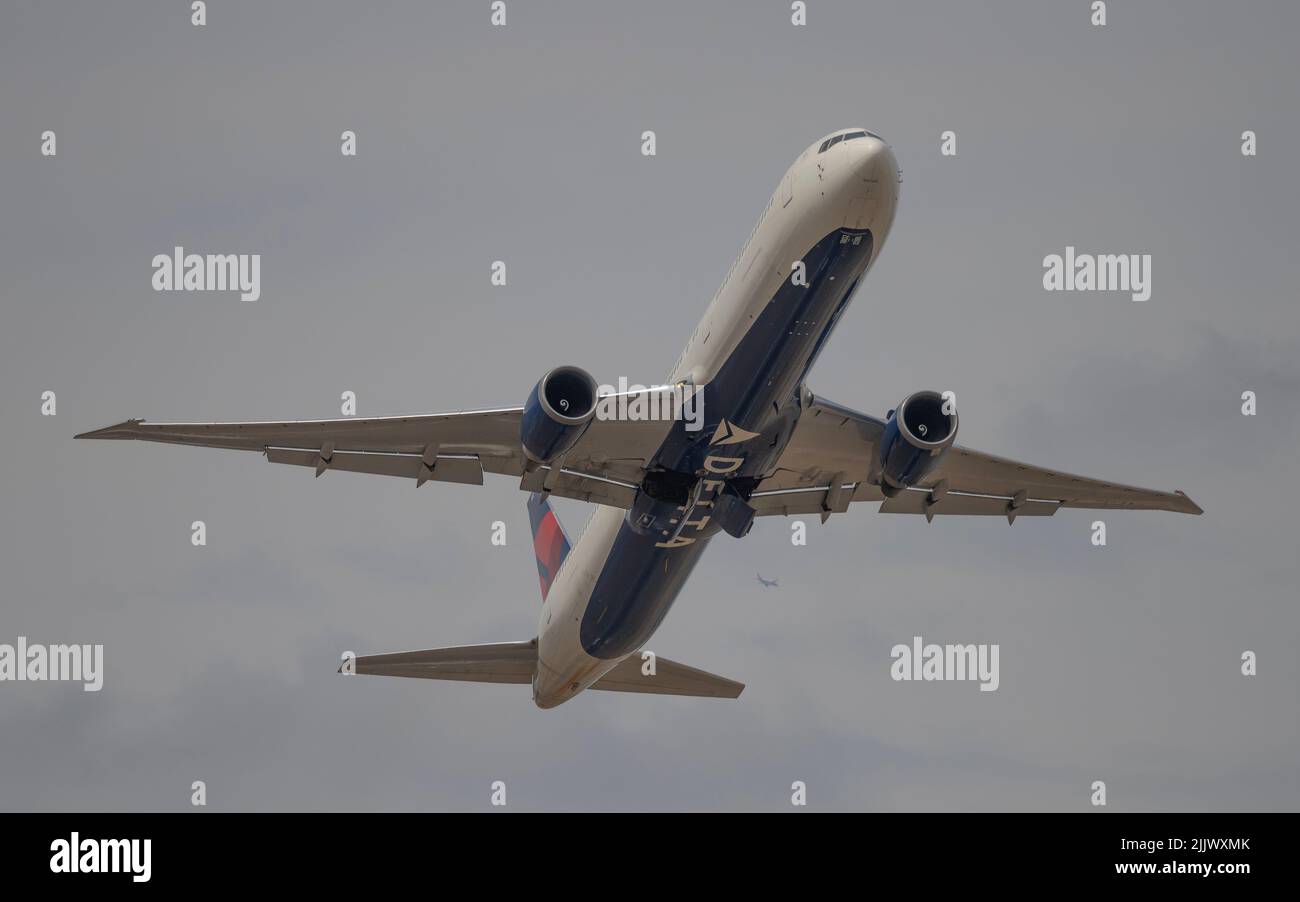 Heathrow Airport, London, UK. 28 July 2022. Delta Air Lines Boeing 767 N826MH taking off from Southern runway at Heathrow on London to New York route Stock Photo