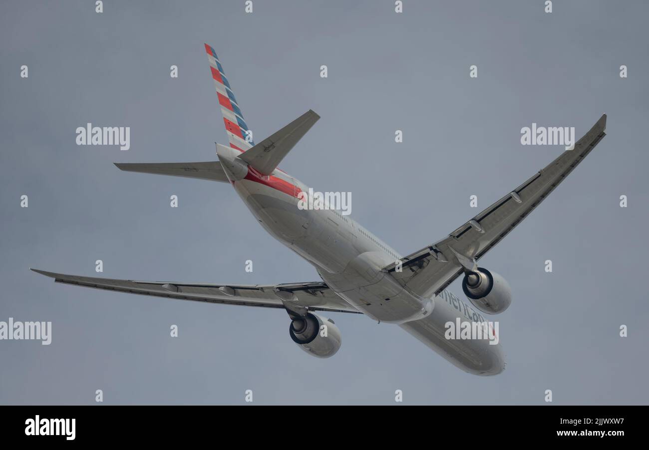 Heathrow Airport, London, UK. 28 July 2022. American Airlines Boeing 777 N727AN taking off from Southern runway at Heathrow on London to Los Angeles route Stock Photo