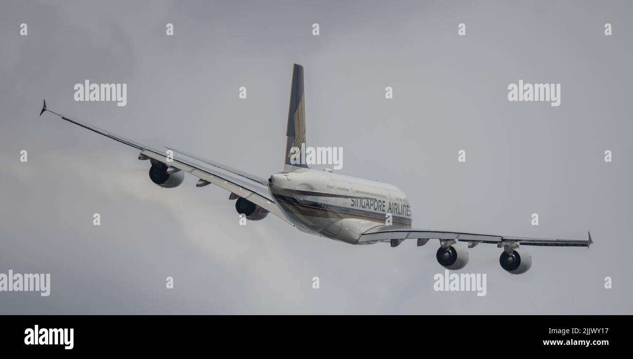 Heathrow Airport, London, UK. 28 July 2022. Singapore Airlines Airbus A380 9V-SKU taking off from Southern runway at Heathrow on London to Singapore route. Stock Photo