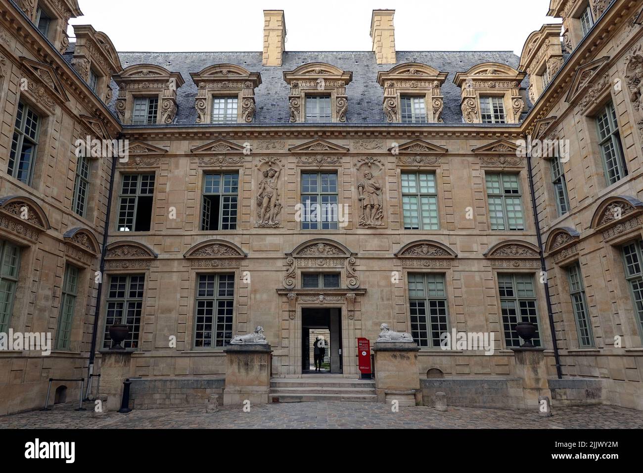 France, Paris, The Hotel de Sully is a Louis XIII style,  Hotel particulier, or private mansion, located at 62 rue Saint-Antoine in the Marais, IV arr Stock Photo