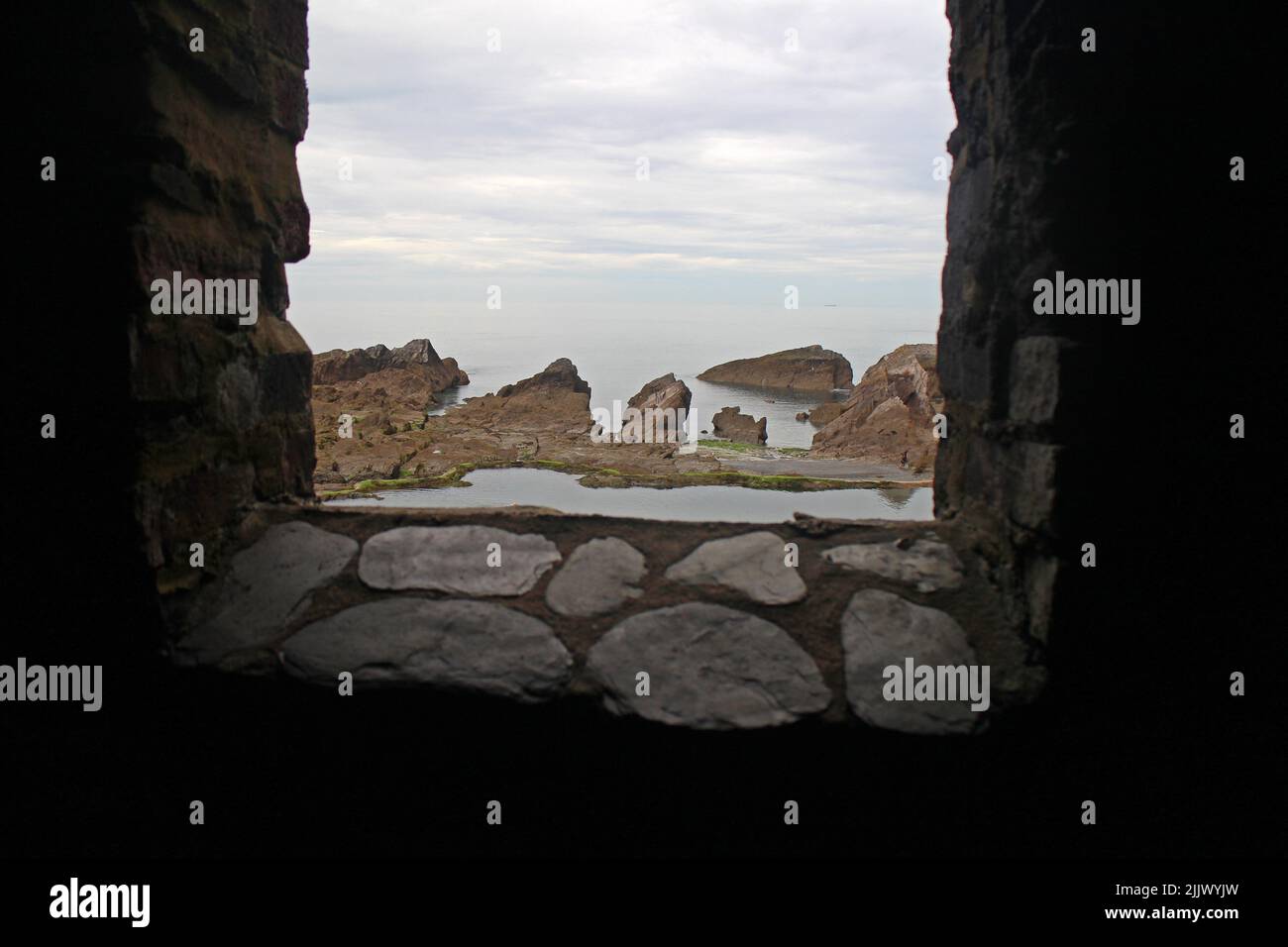 Tidal pool beach viewed from Tunnels Walk Stock Photo Alamy