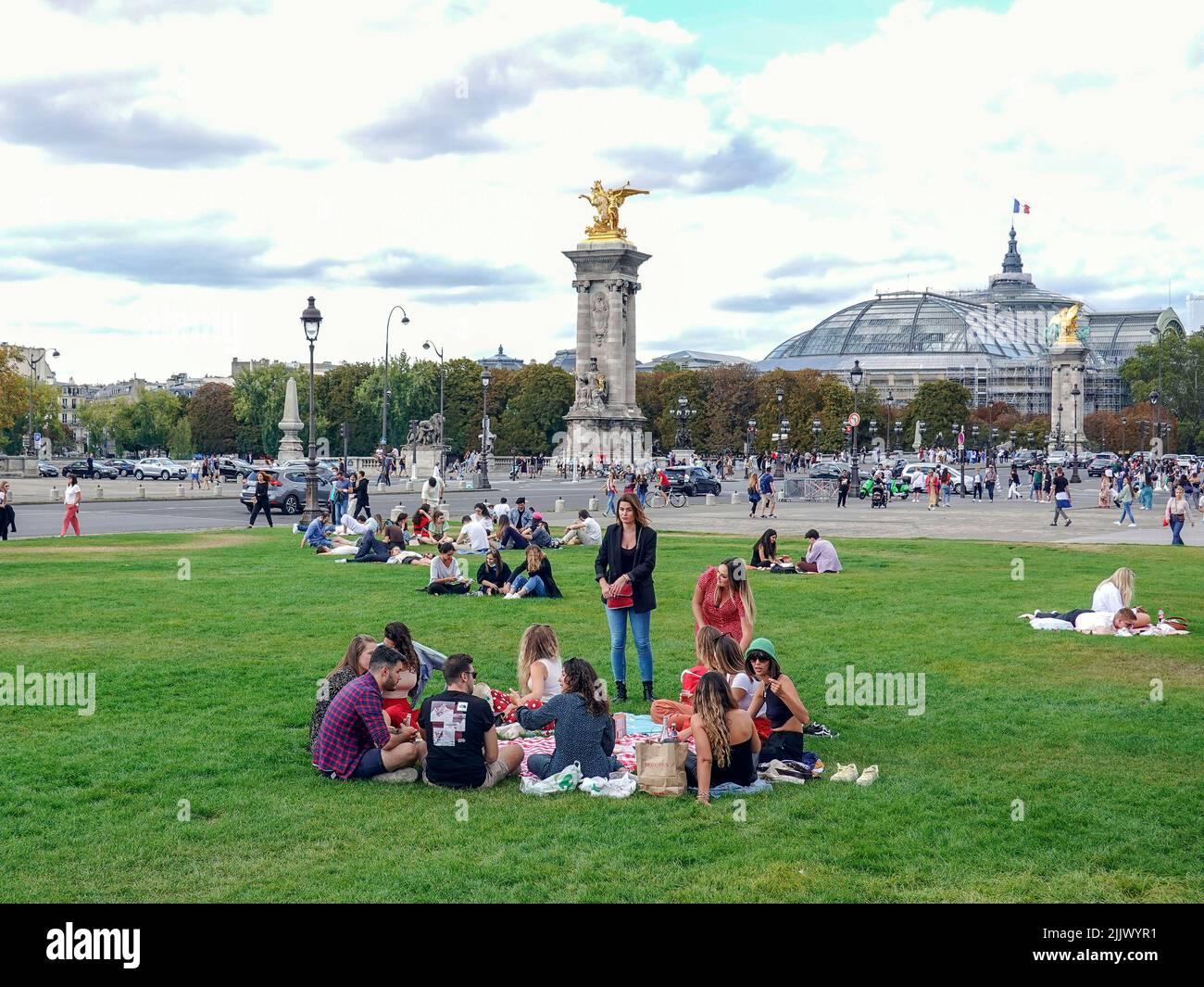 France, Paris,The gardens in front of Les Invalides and army museums, formally the Hotel national des Invalides, also Hotel des Invalides is a complex Stock Photo