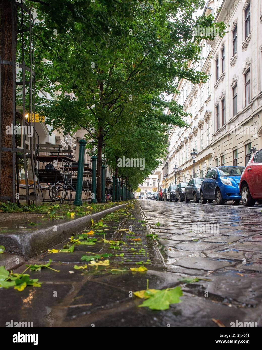Rainy city view hi-res stock photography and images - Alamy