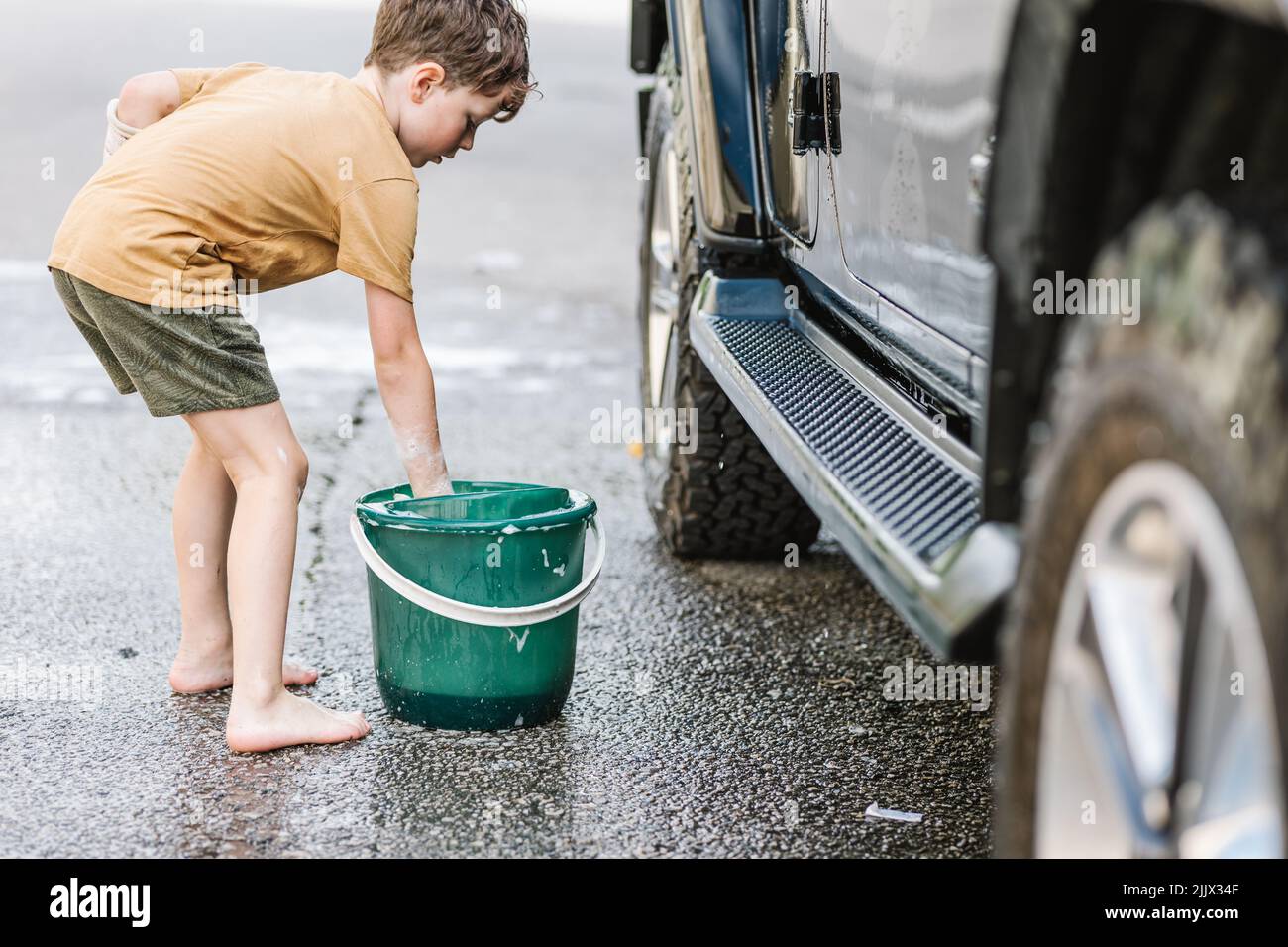 Detergent in bucket outside hires stock photography and images Alamy