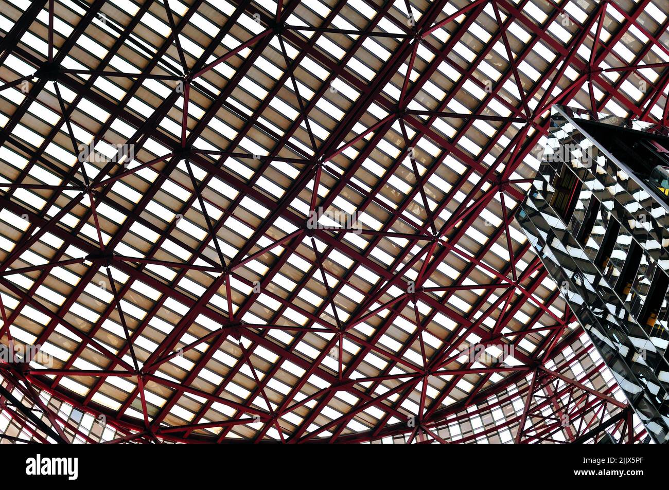 Chicago, Illinois, USA. The atrium roof at the State of Illinois Center also known as the Thompson Center. Stock Photo