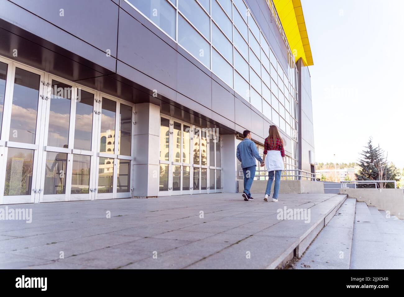 Man walking away from woman hi-res stock photography and images - Alamy