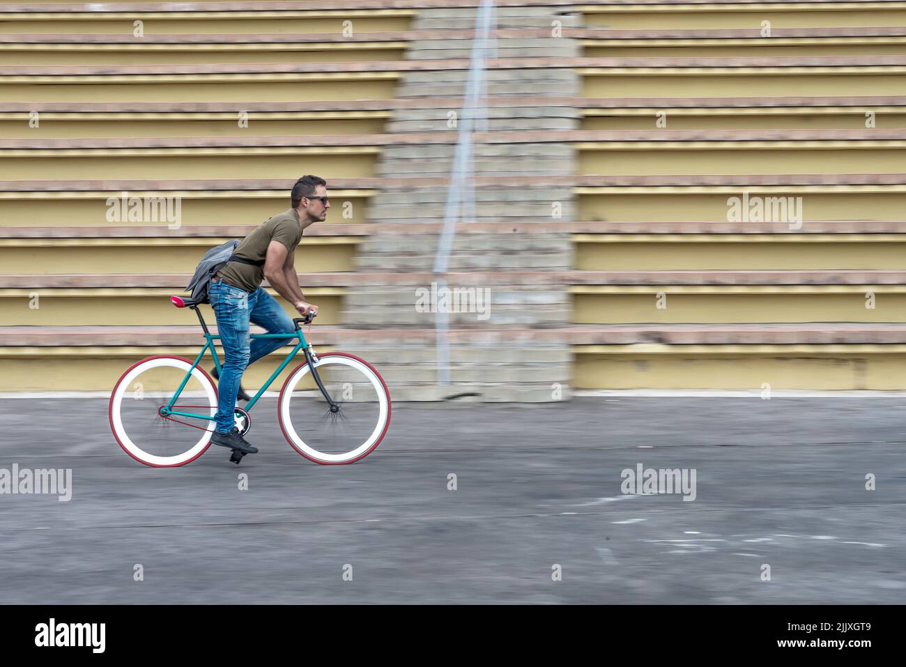 Fixed Gear Ride Handsome young man fixed hi-res stock photography and images - Alamy