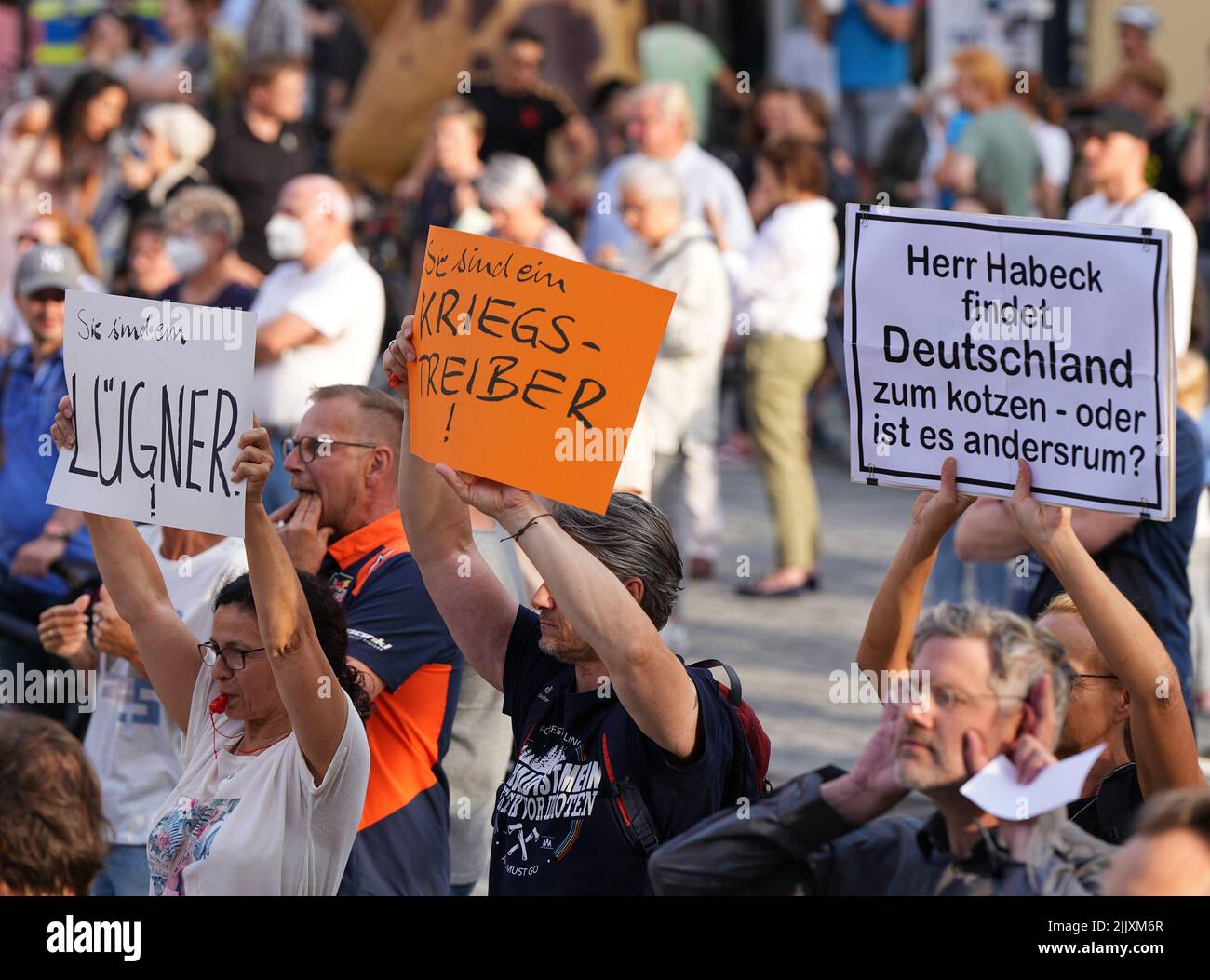 Bayreuth, Germany. 28th July, 2022. Demonstrators hold placards reading 'Liar,' 'You're a warmonger,' and 'Mr. Habeck thinks Germany sucks - or is it the other way around?' behind a barrier in the city's Court of Honor during the Citizens' Dialogue hosted by Federal Economics Minister Habeck. There were also loud whistles and boos, many citizens shouted at Habeck: 'Get lost'. Credit: Soeren Stache/dpa/Alamy Live News Stock Photo