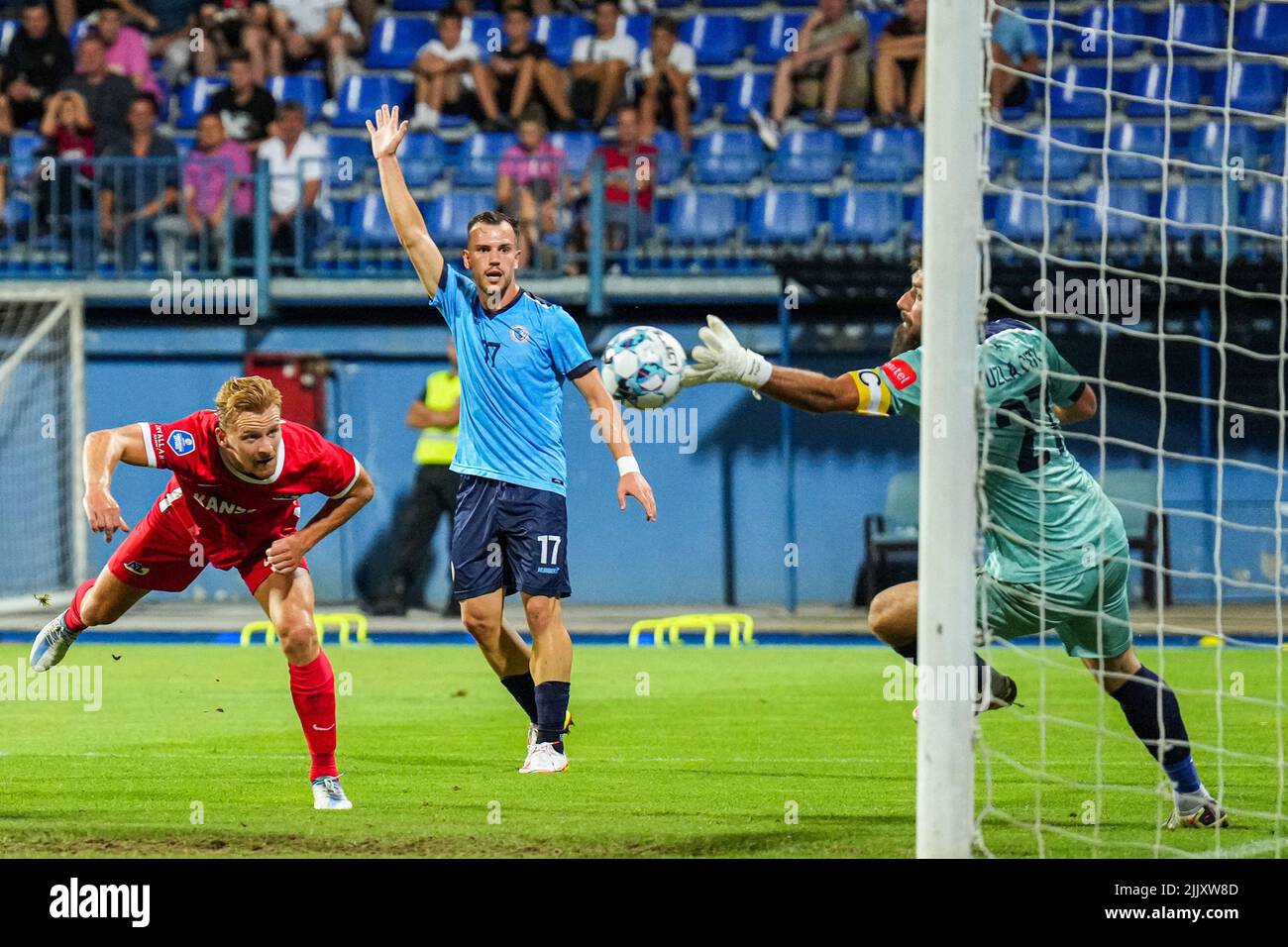 SARAJEVO - Dani de Wit of AZ Alkmaar scores the 0-1 during the second qualifying round of the Conference League match between FK Tuzla City and AZ at the stadium Grbavica on July 28, 2022 in Sarajevo, Bosnia and Herzegovina. ANP ED OF THE POL Stock Photo