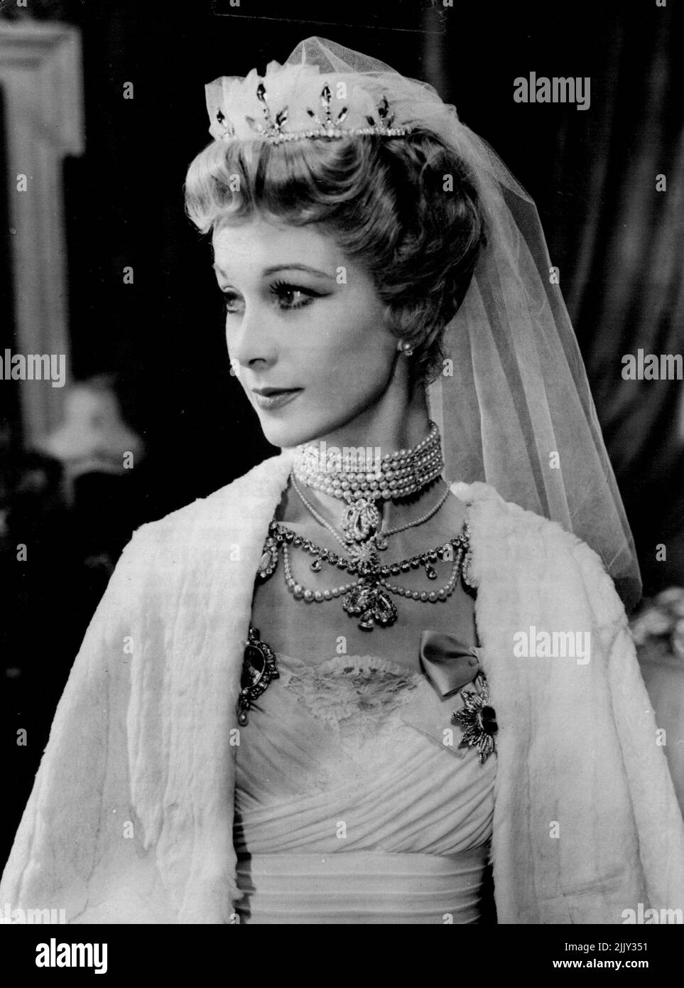 Princess Will Gasp At This Vision Of Vivien - Even Princess Margaret will gasp with delight when she sees this lovely vision - Vivien Leigh - walk on the stage at the Phonix Theatre, London, in the new Terence Rattigan comedy, 'The Sleeping Prince'. Vivien, dressed in the 1911 period, with a blonde wig, white evening dress and a pale blue frilly shoulder wrap will also wear pearls as she plays the part of Elaine Dagenham. The Princess will see her tomorrow (Tuesday) when she attends one of the charity performances which precede the opening on Thursday. October 31, 1953. (Photo by Reuterphoto). Stock Photo