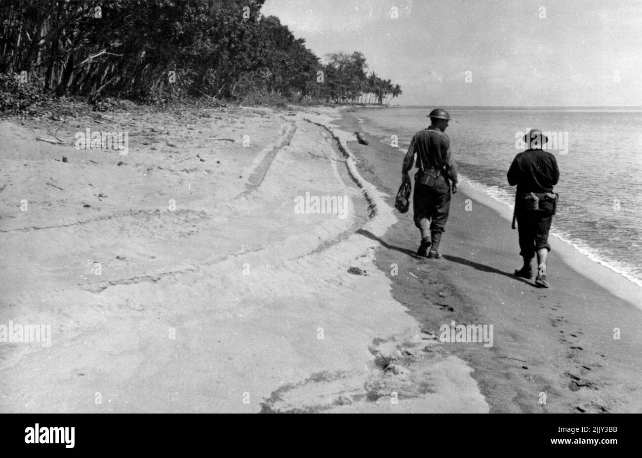 Tank tracks on the beach at Cape Endaidaire. Australian-manned General Stuart tanks backed up by American and Australian infantry attack Buna. January 02, 1943. (Photo by Dept. of Information, Commonwealth of Australia). Stock Photo